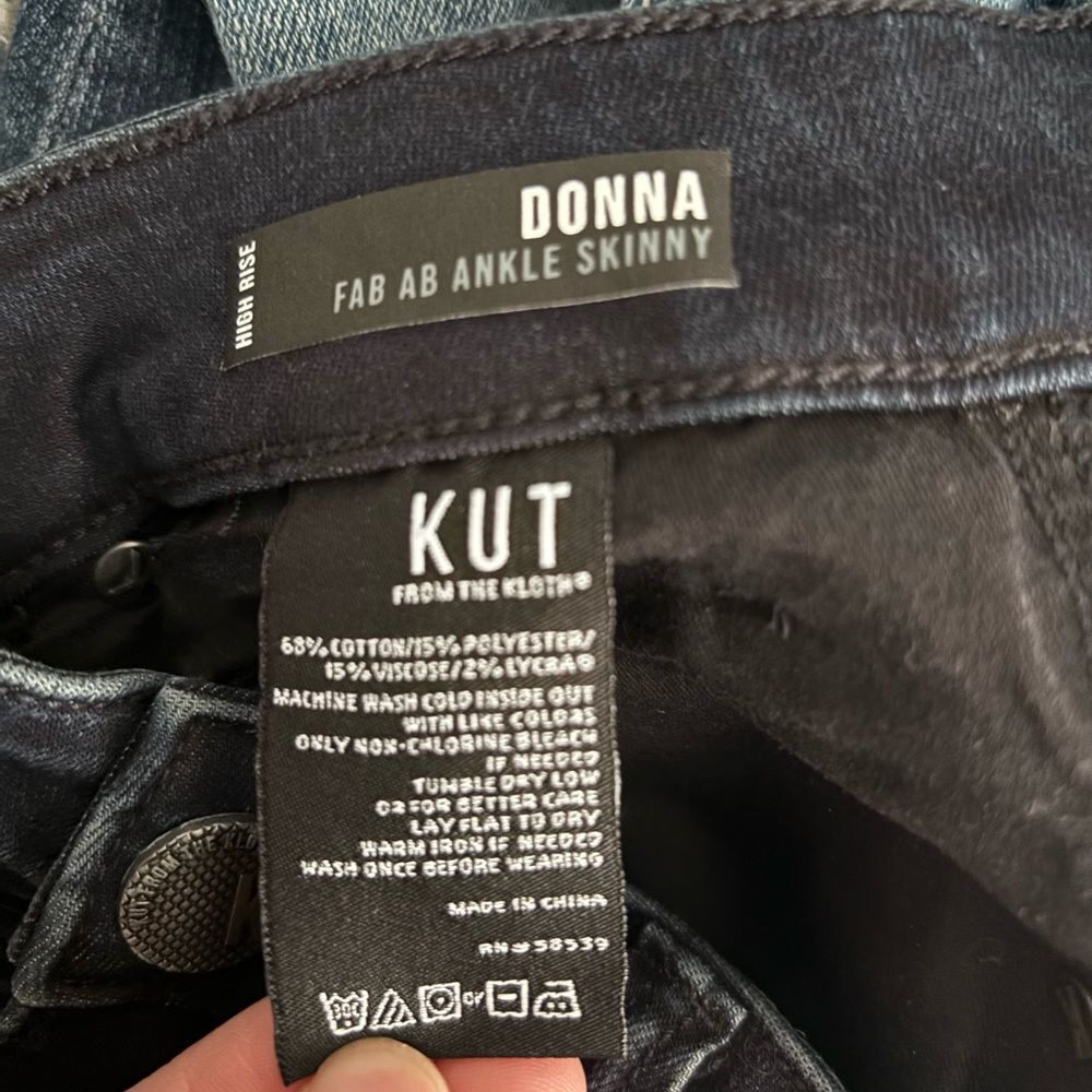 Kut from the Kloth Donna Fab Ab Ankle Skinny SZ 4 Dark Wash Stretch Staple Jeans - Picture 4 of 4